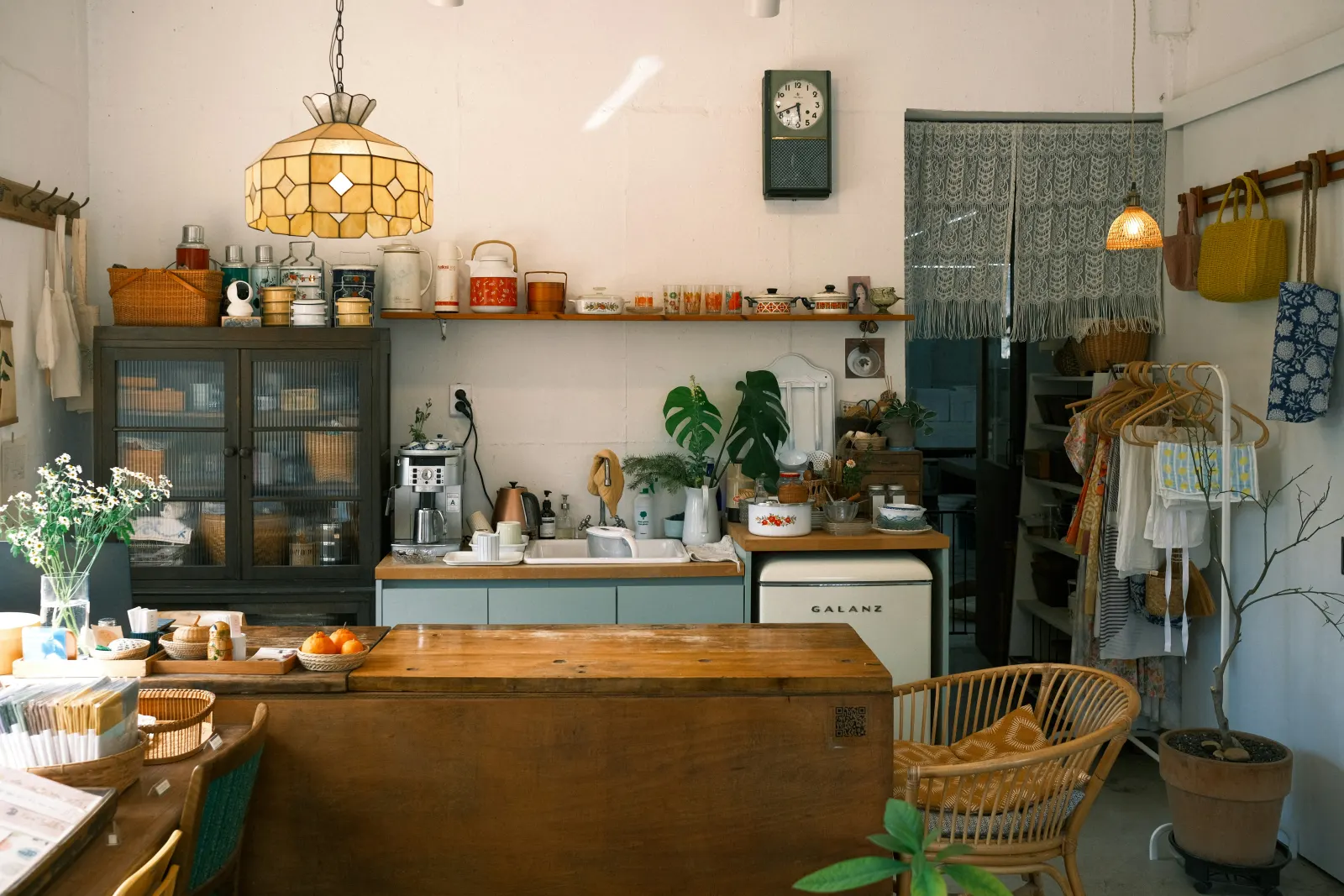 Warm and cozy shared kitchen